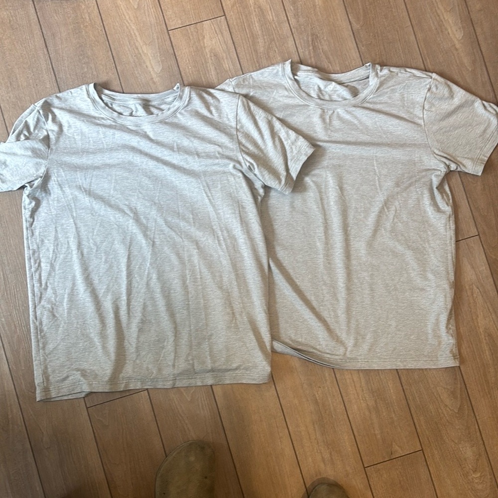 2.ALO Yoga Heather Grey Conquer Reform Crewneck Short Sleeve Shirt | Size Medium